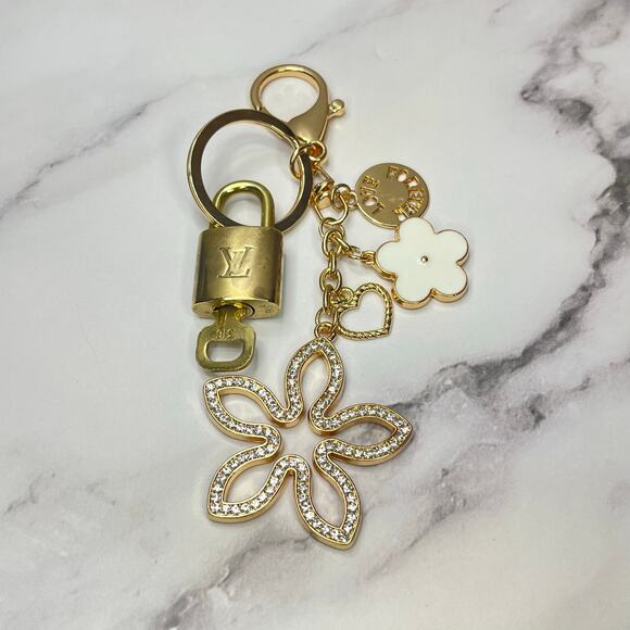 Louis Vuitton Lock & Key #317 with a Floral Charm Keychain | White & Rhinestone - Picture 4 of 6
